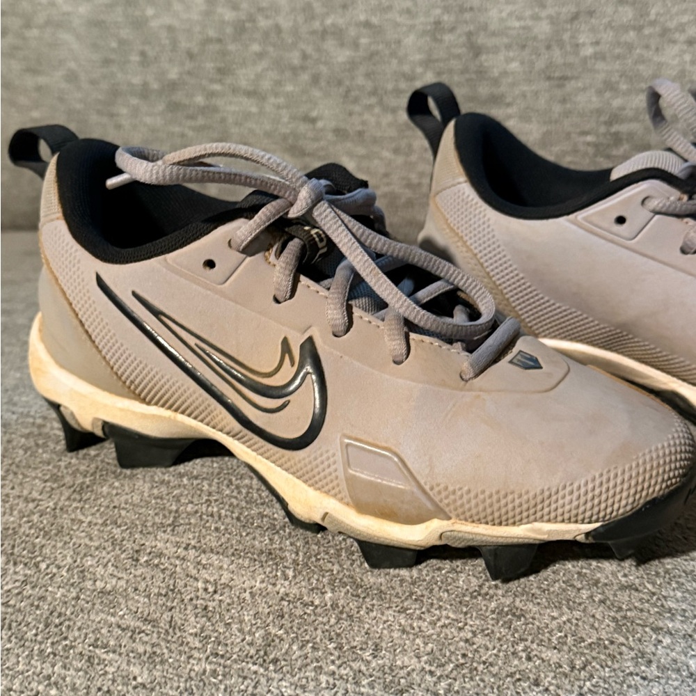 Nike Fast Flex | Gray and Black Softball Cleats